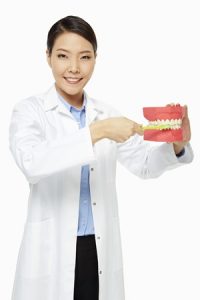 מומחה בהשתלת שיניים